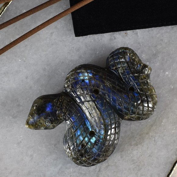 Blue Flash Labradorite Serpent Incense Holder - Picture 4 of 10